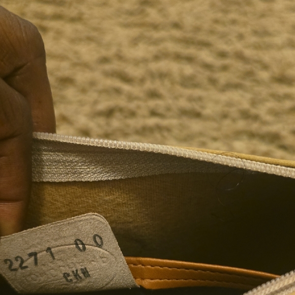 Elegant Longchamp Tan Shoulder Bag - Picture 10 of 14